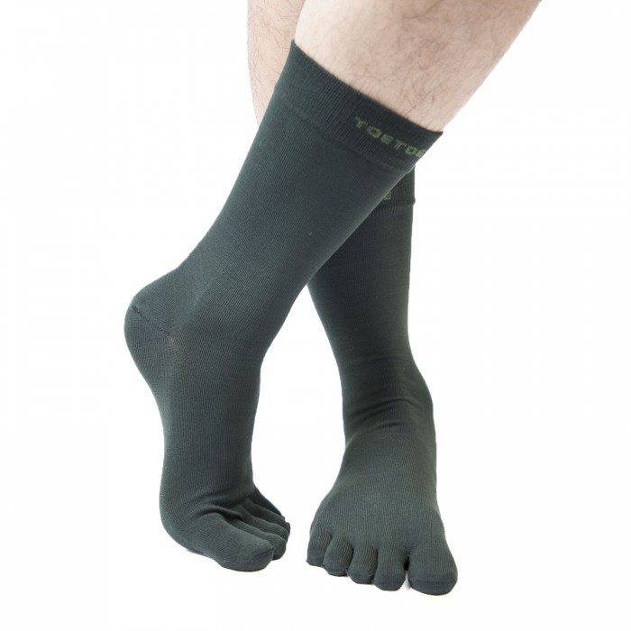 https://toesocks.co.uk/media/catalog/product/cache/497cc95f2b64848023ec45ff48dd7cb3/t/o/toe-socks-essential-men-plain-green-2_1_2.jpg