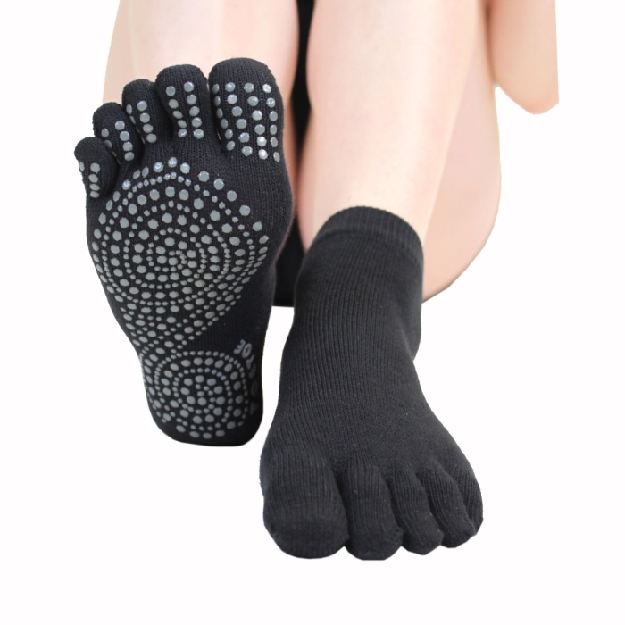 https://toesocks.co.uk/media/catalog/product/cache/497cc95f2b64848023ec45ff48dd7cb3/t/o/toe-socks-yoga-pilates-anti-slip-trainer-black-3_4.jpg